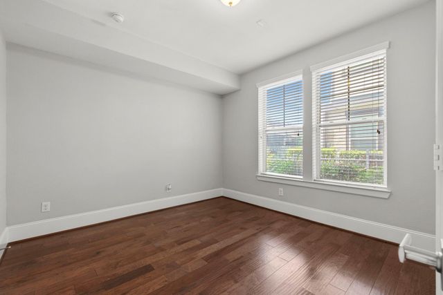 702 N Shepherd Drive, Houston, TX 77007