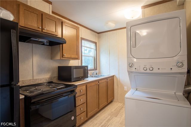 7905 Bogart DR, North Fort Myers, FL 33917