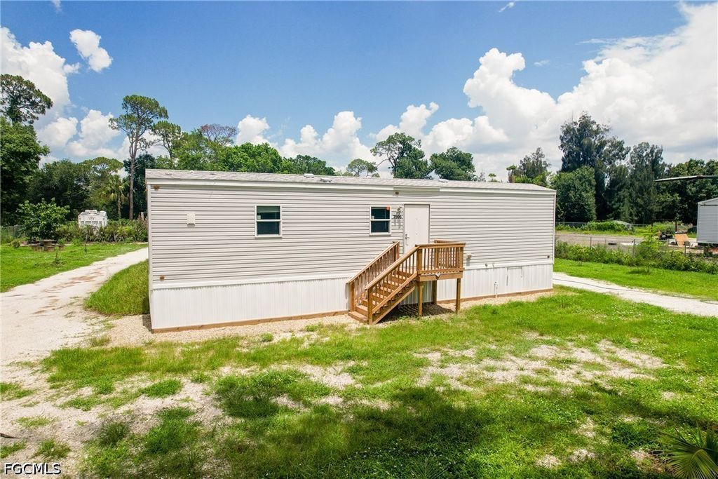 7905 Bogart DR, North Fort Myers, FL 33917