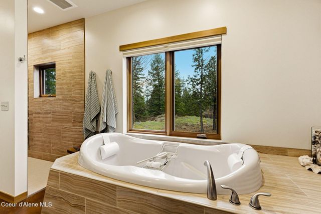 19712 N Cottagewood LN, Rathdrum, ID 83858