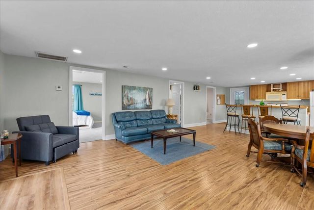 1048 16th Street, Dickinson, TX 77539