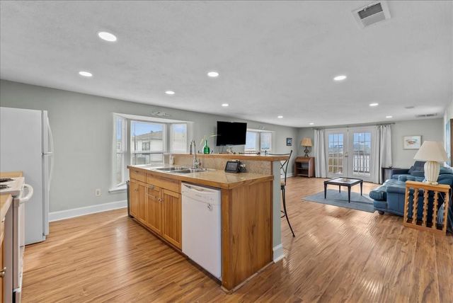 1048 16th Street, Dickinson, TX 77539