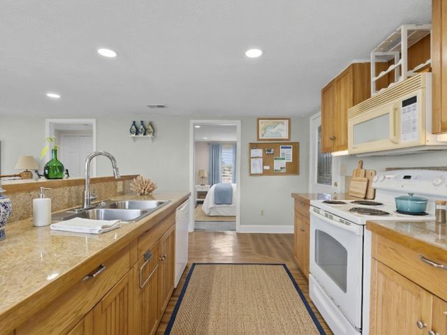 1048 16th Street, Dickinson, TX 77539