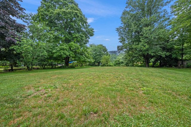 17 George Loomis Rd, Southwick, MA 01077