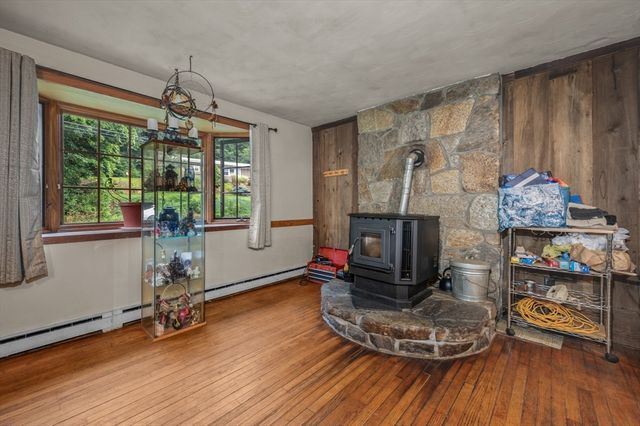 17 George Loomis Rd, Southwick, MA 01077