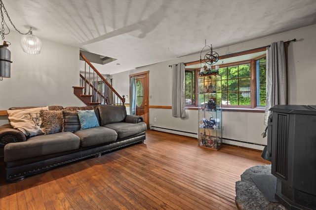 17 George Loomis Rd, Southwick, MA 01077