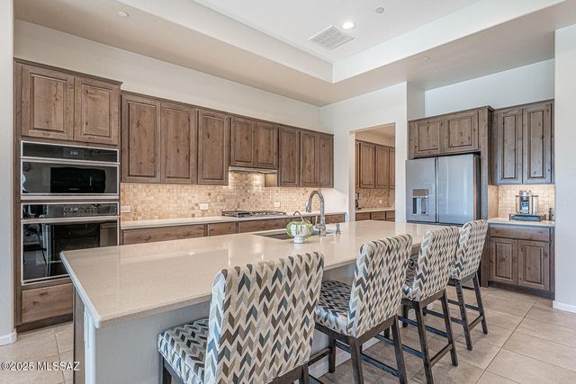 2230 E Thunder Bluff Drive, Green Valley, AZ 85614