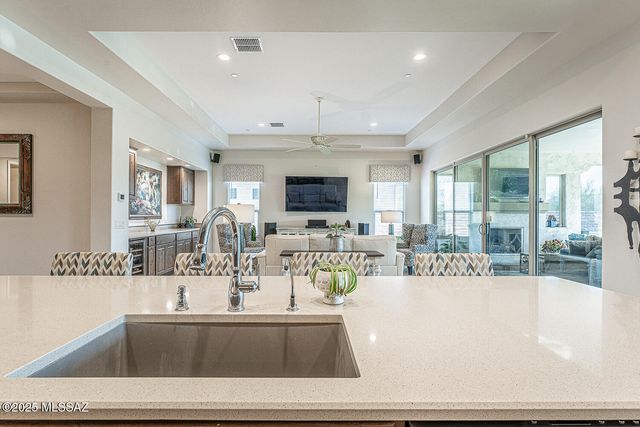 2230 E Thunder Bluff Drive, Green Valley, AZ 85614