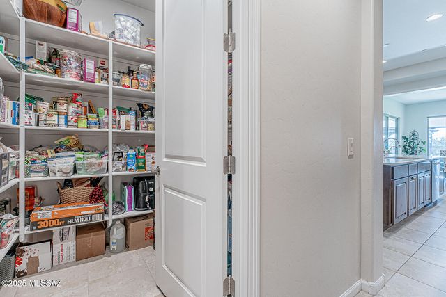 2230 E Thunder Bluff Drive, Green Valley, AZ 85614