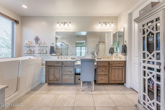 2230 E Thunder Bluff Drive, Green Valley, AZ 85614