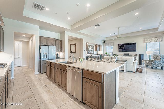 2230 E Thunder Bluff Drive, Green Valley, AZ 85614