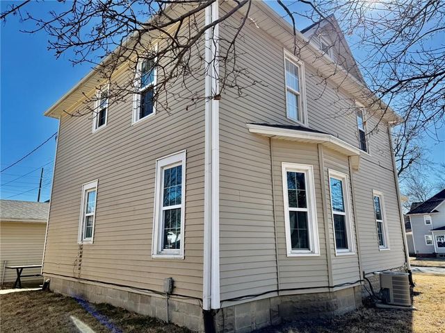 321 W 5th Street, Maryville, MO 64468