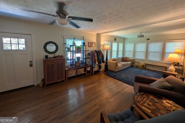 626 N Gordon Circle, Hapeville, GA 30354