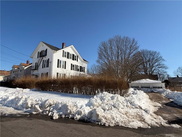 15 E Earle Street, Cumberland, RI 02864