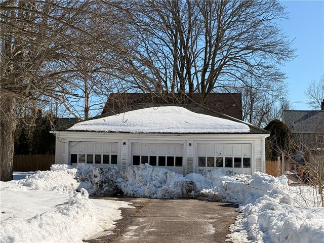 15 E Earle Street, Cumberland, RI 02864