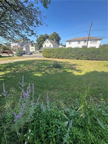 15 E Earle Street, Cumberland, RI 02864
