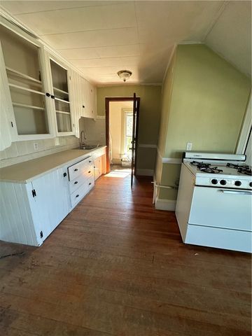 15 E Earle Street, Cumberland, RI 02864