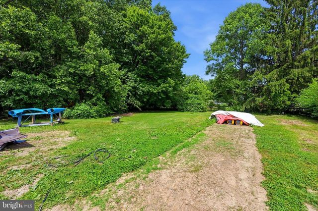 339 BEACON LIGHT RD, Parkesburg, PA 19365