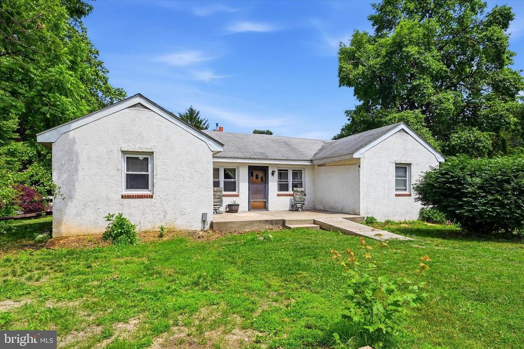 339 BEACON LIGHT RD, Parkesburg, PA 19365