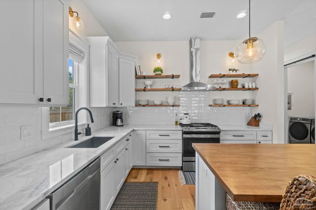 423 E Gonzalez St, Pensacola, FL 32503