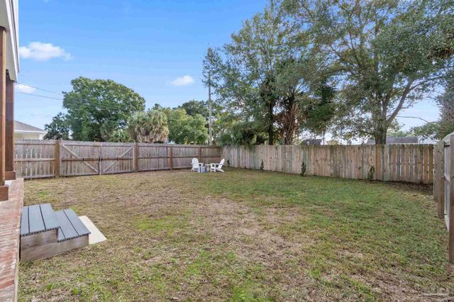 423 E Gonzalez St, Pensacola, FL 32503
