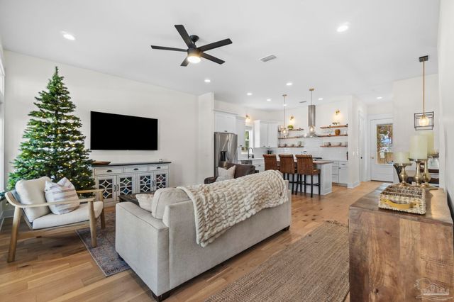 423 E Gonzalez St, Pensacola, FL 32503