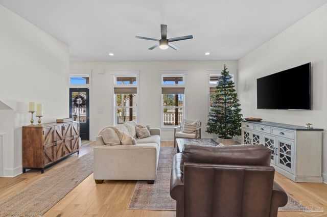 423 E Gonzalez St, Pensacola, FL 32503