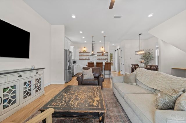 423 E Gonzalez St, Pensacola, FL 32503