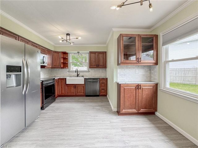 3901 Quartz LN, Virginia Beach, VA 23456