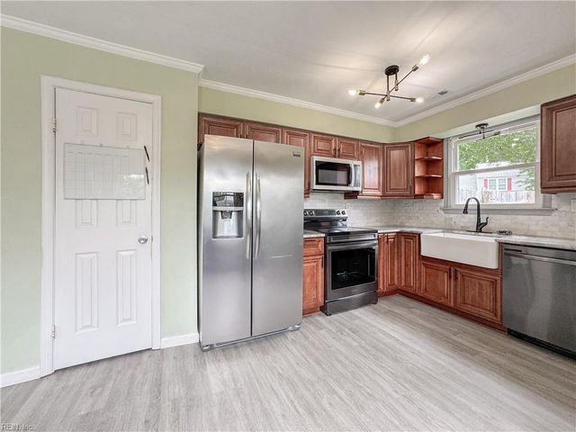 3901 Quartz LN, Virginia Beach, VA 23456