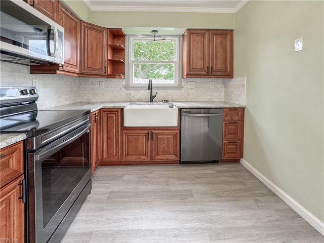 3901 Quartz LN, Virginia Beach, VA 23456