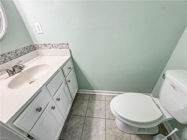 3901 Quartz LN, Virginia Beach, VA 23456