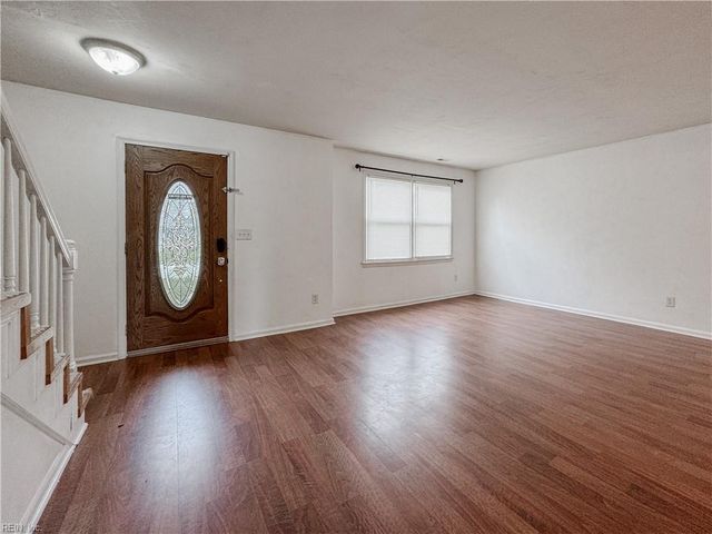 3901 Quartz LN, Virginia Beach, VA 23456