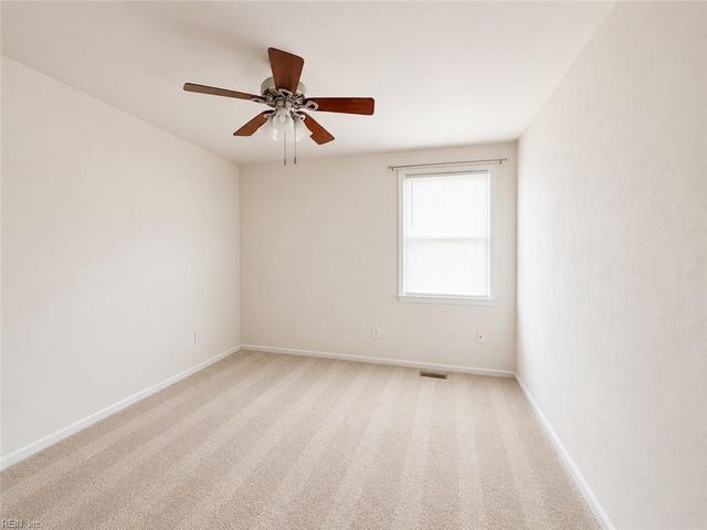3901 Quartz LN, Virginia Beach, VA 23456