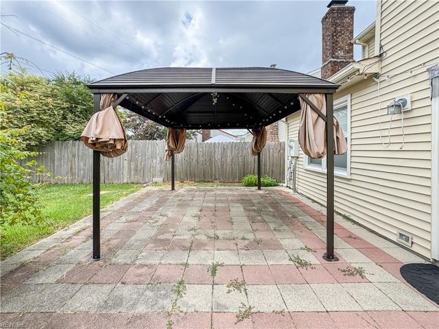 3901 Quartz LN, Virginia Beach, VA 23456