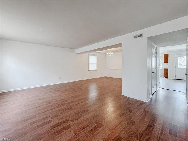 3901 Quartz LN, Virginia Beach, VA 23456