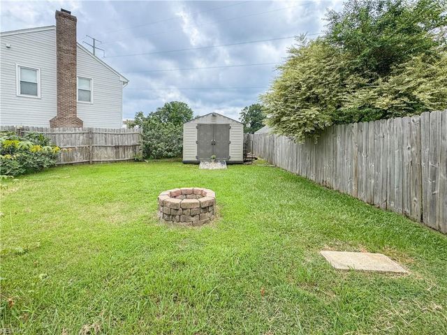 3901 Quartz LN, Virginia Beach, VA 23456