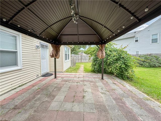 3901 Quartz LN, Virginia Beach, VA 23456