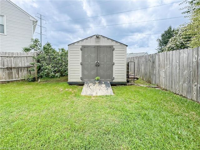 3901 Quartz LN, Virginia Beach, VA 23456