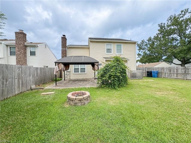 3901 Quartz LN, Virginia Beach, VA 23456