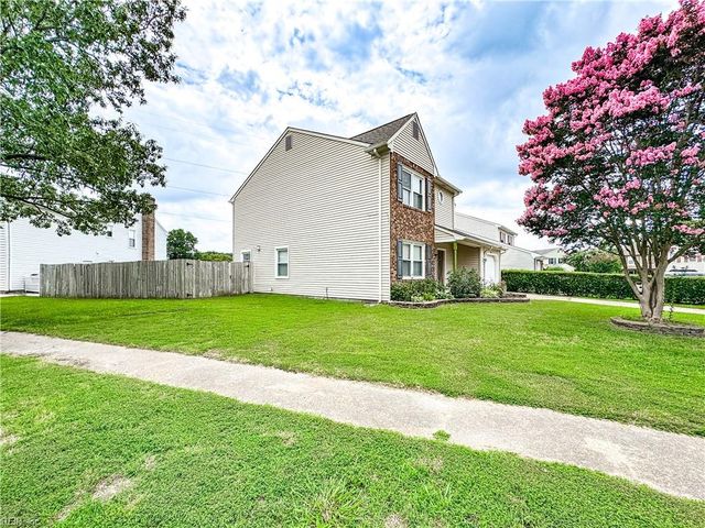 3901 Quartz LN, Virginia Beach, VA 23456