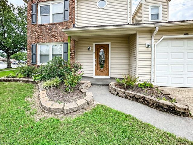 3901 Quartz LN, Virginia Beach, VA 23456