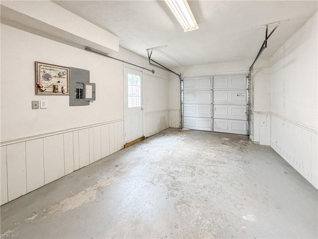 3901 Quartz LN, Virginia Beach, VA 23456
