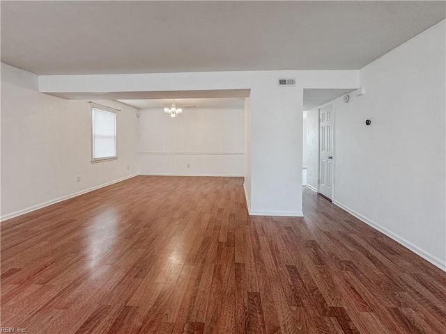 3901 Quartz LN, Virginia Beach, VA 23456