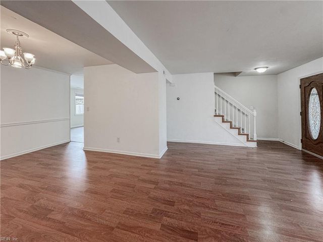 3901 Quartz LN, Virginia Beach, VA 23456