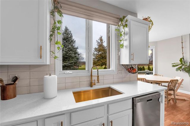 192 Greenan Lane, Orion Twp, MI 48362