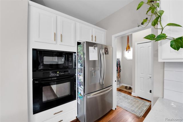 192 Greenan Lane, Orion Twp, MI 48362