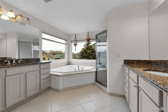 192 Greenan Lane, Orion Twp, MI 48362