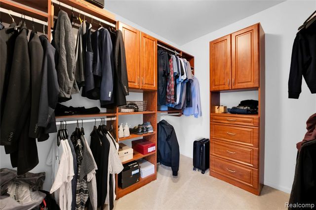 192 Greenan Lane, Orion Twp, MI 48362