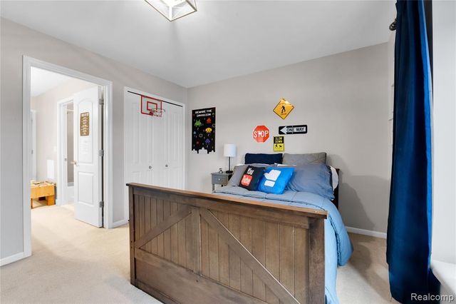 192 Greenan Lane, Orion Twp, MI 48362